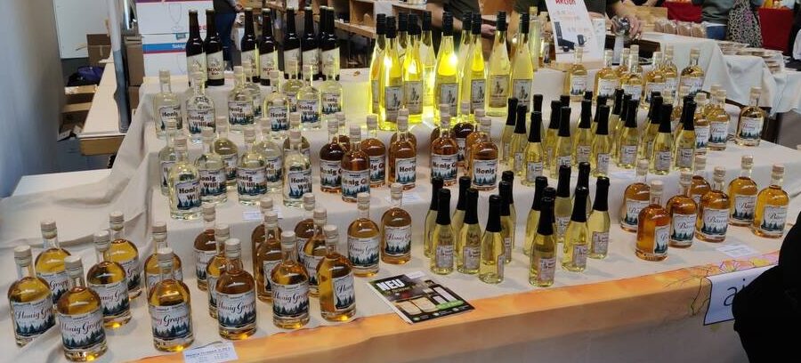 Eindrücke aus Bienenwelt eurobee: Alkoholische Getränke mit Honig: Met, Honig-Grappa, Honig-Gin, Honig-Secco